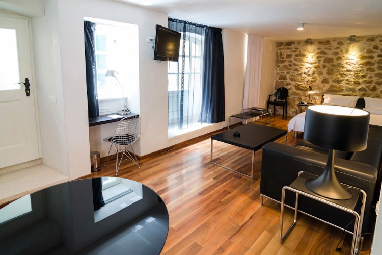 https://www.dotapit.com/wp-content/uploads/2019/03/43578_divota-apartment-hotel_.jpg